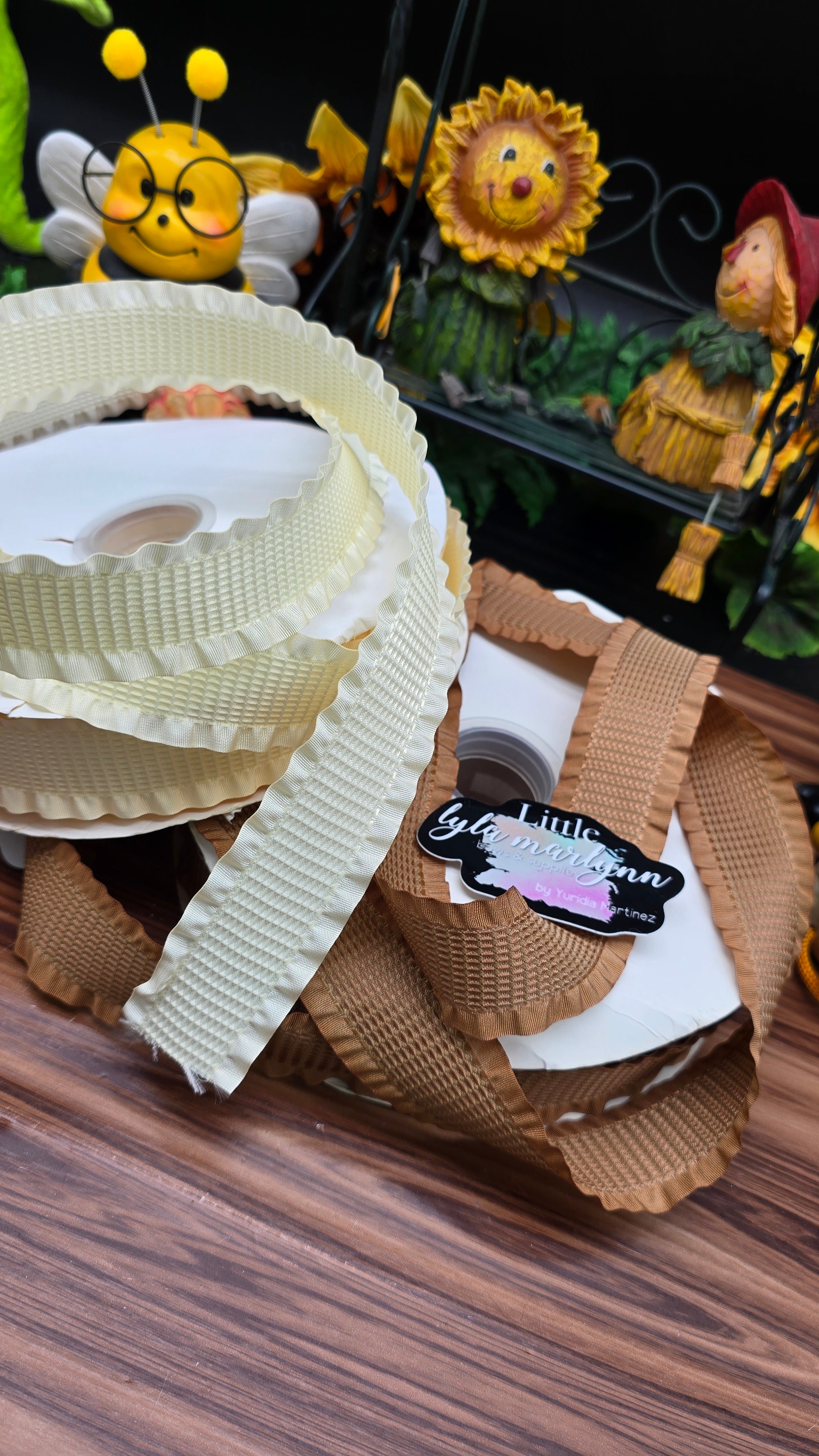 1.5 ruffle  or waffle brown cream
